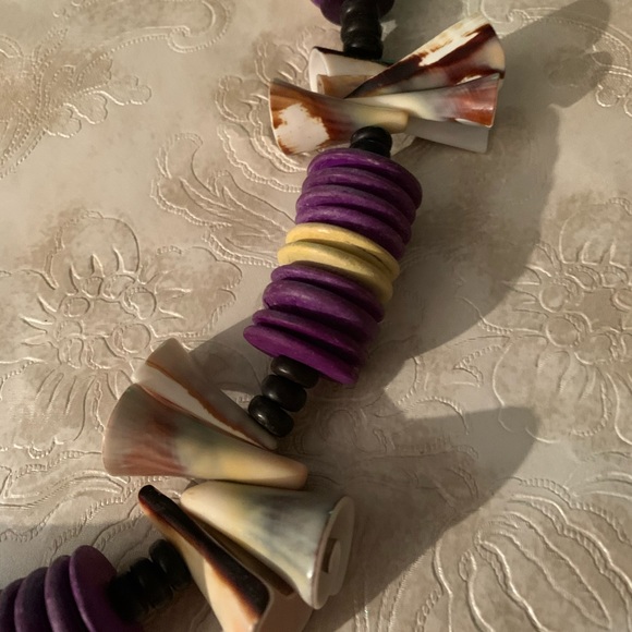 Shell Necklace Purple Yellow - Picture 3 of 8